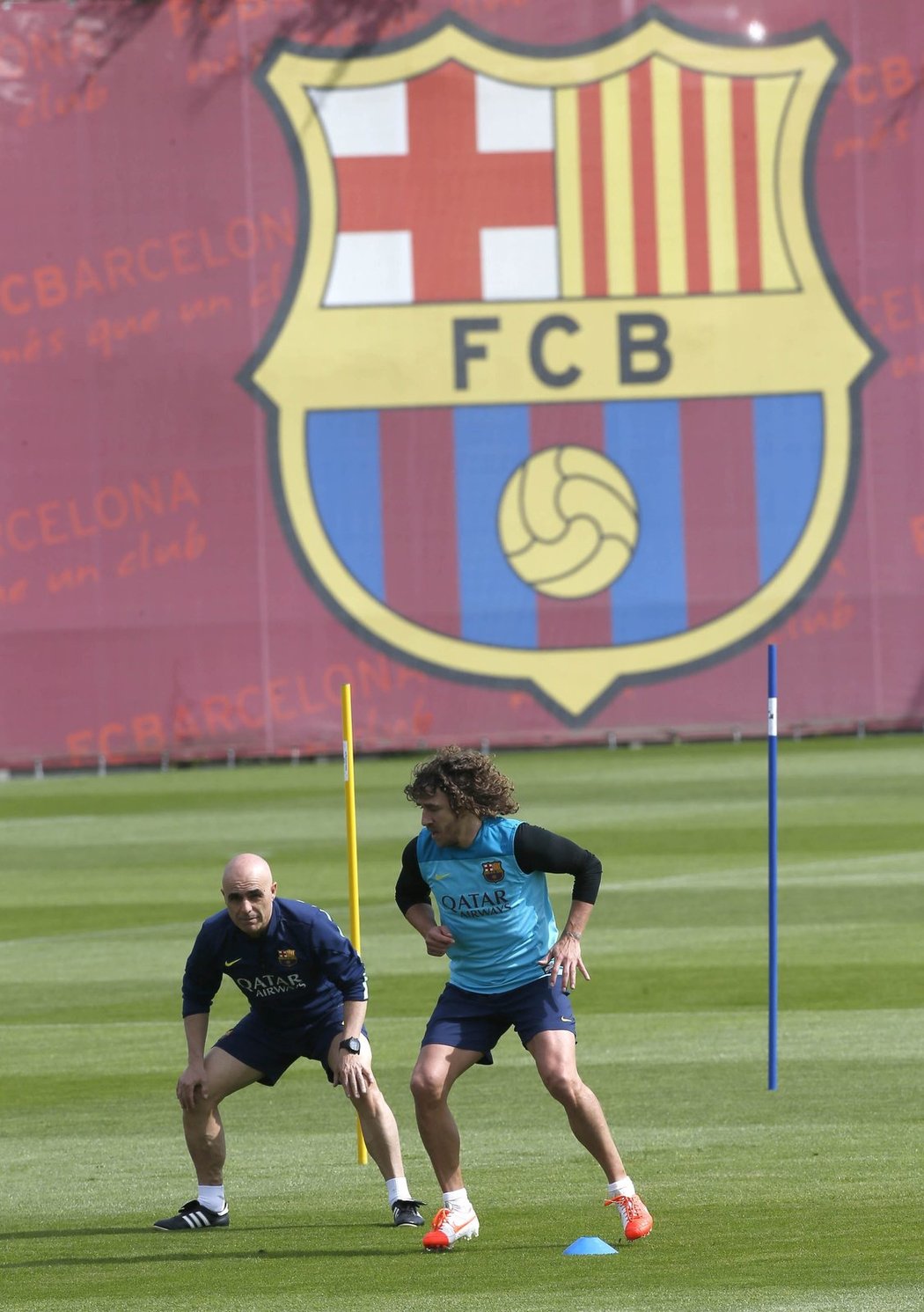 Carlse Puyol se připravuje na tréninku Barcelony před utkáním s Realem Madrid