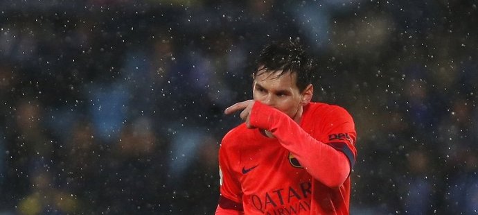 Lionel Messi v deštivém duelu v Getafe trefil jen břevno a Barcelona remizovala