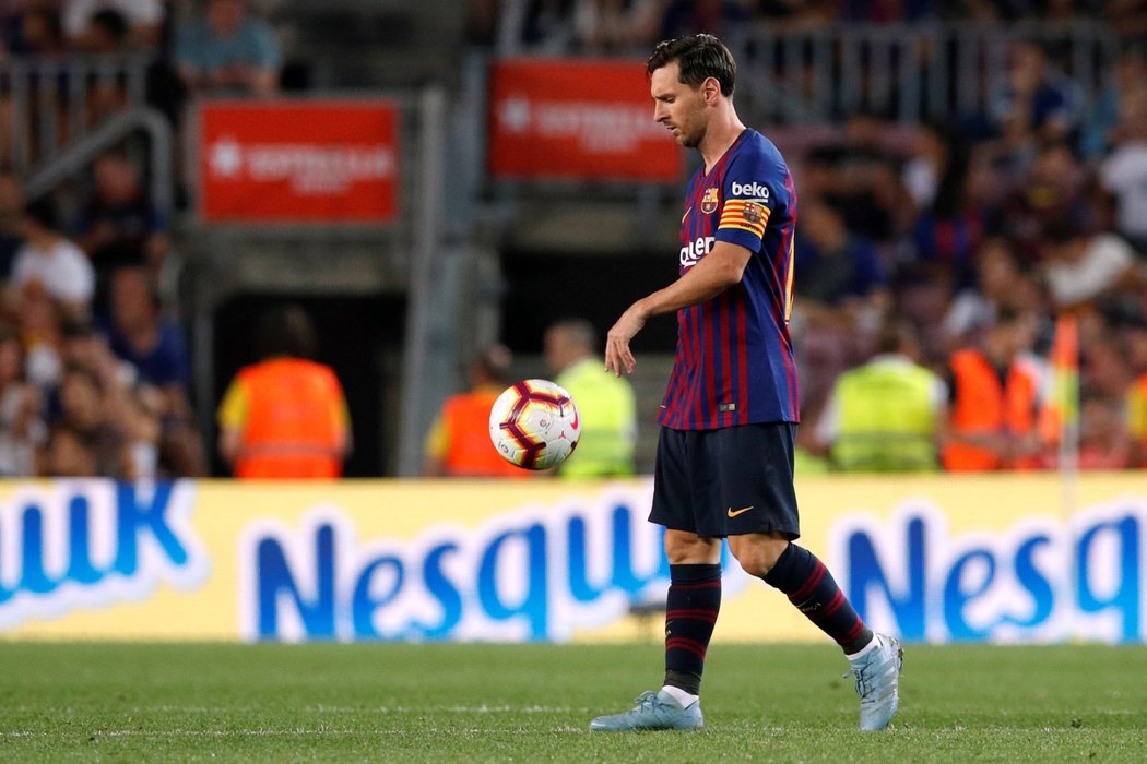 Zklamaná hvězda Barcelony Lionel Messi v utkání s Gironou