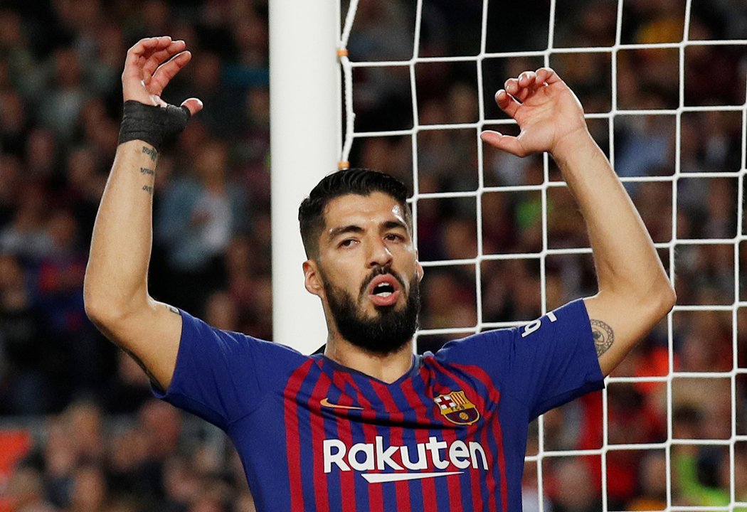 Naštvaný výraz útočníka Barcelony Luise Suáreze po zahozené šanci v duelu s Levante