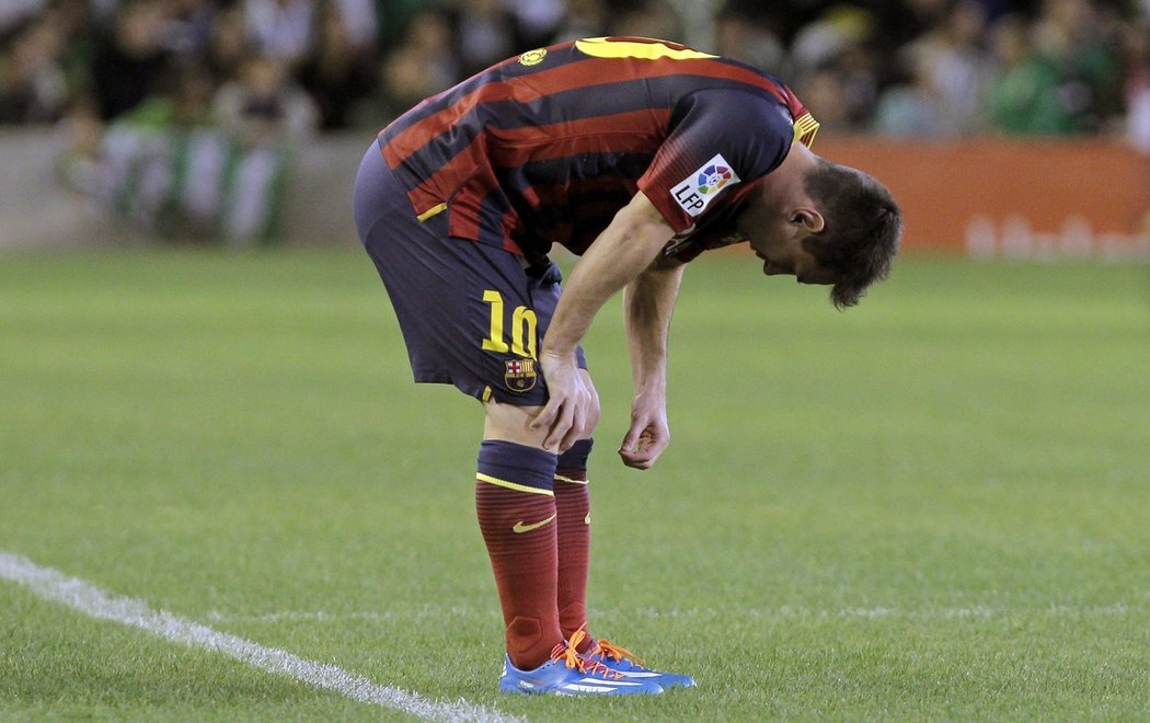 Lionel Messi se v zápase s Betisem Sevilla opět zranil a po 20 minutách musel střídat