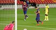 Lionel Messi oslavuje proměněnou penaltu proti Villarrealu