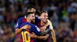 Hvězdy Barcelony v čele s Lionelem Messim slaví jednu z branek ve španělské lize