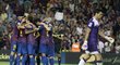 Barcelonská radost z jednoho z osmi vstřelených gólů