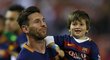 Lionel Messi a jeho syn Thiago