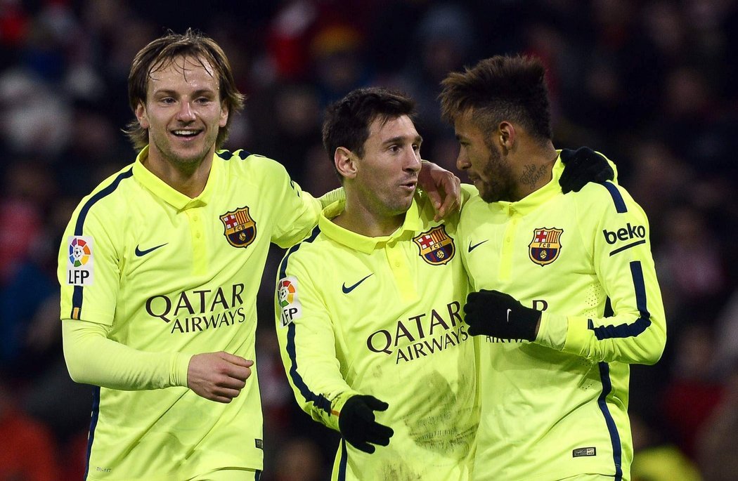 Hvězdní Neymar s Messim obstarávají většinu branek Barcelony, vydatně jim pomáhá i barcelonský záložník Rakitič