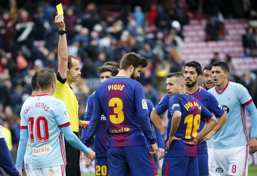 Ve vyhroceném závěru utkání Barcelony se Celtou Vigo obdržel žlutou kartu stoper katalánského celku Gerard Piqué