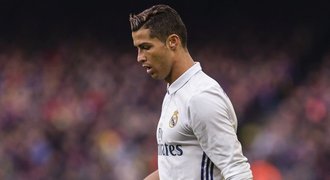 Barceloně hrozí tvrdý trest. Ronaldo, přiznej, že jsi homosexuál, zpíval stadion