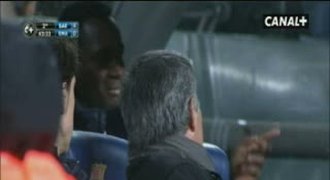 VIDEO: Mourinho se hádal na střídačce!