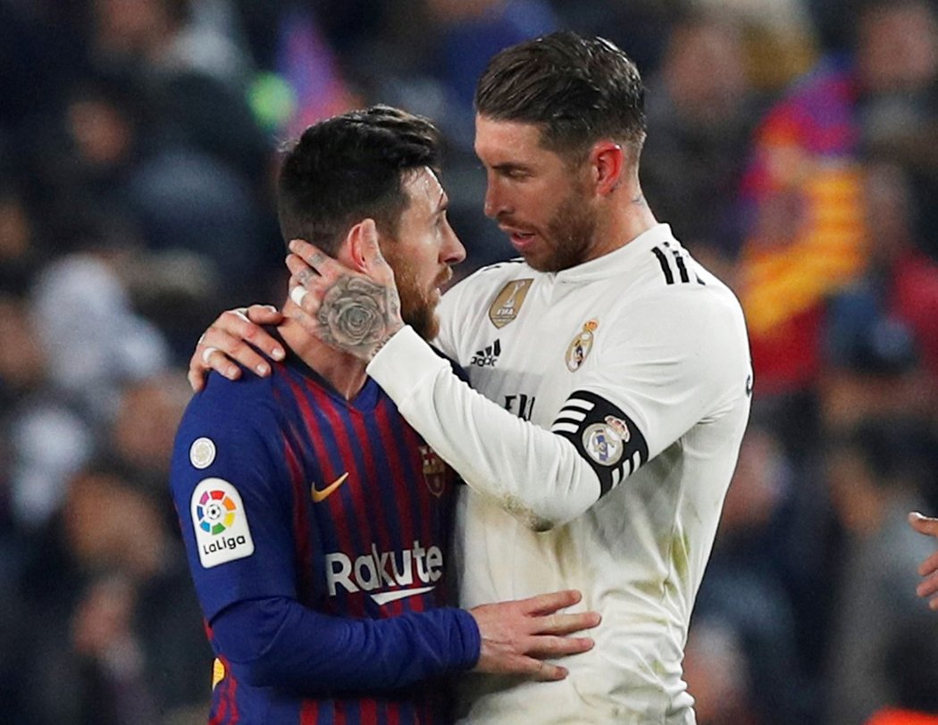 První semifinále Španělského poháru mezi Barcelonou a Realem Madrid skončilo nerozhodně 1:1. Finalistu určí druhý duel, který se hraje na stadionu &#34;bílého baletu&#34;