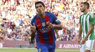 Divoký úvod Suáreze v lize: Laciný pád, krásné tři góly a hloupá žlutá