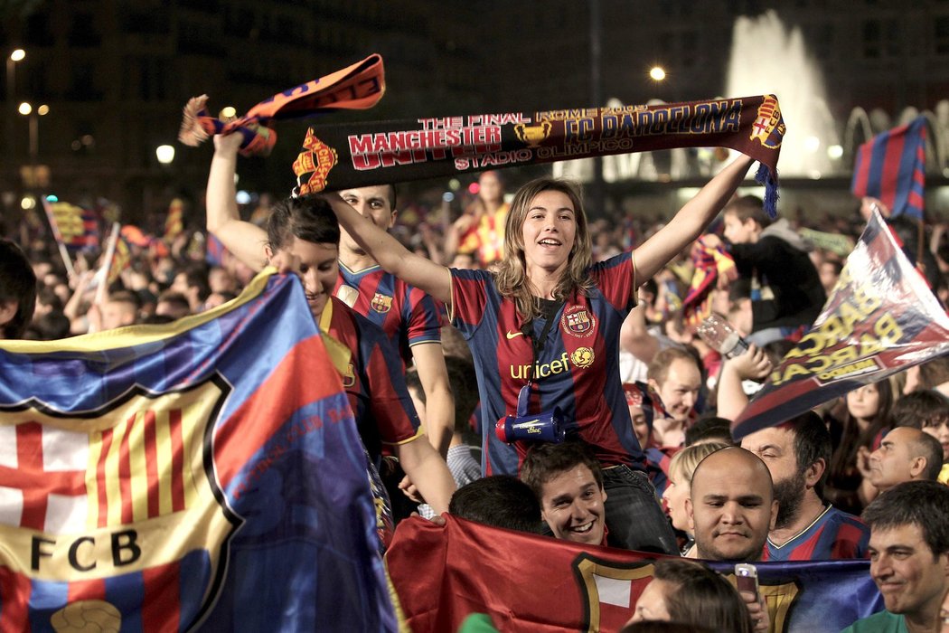 Barcelona na nohou, fanoušci slavili úspěch milovaných fotbalistů celou noc