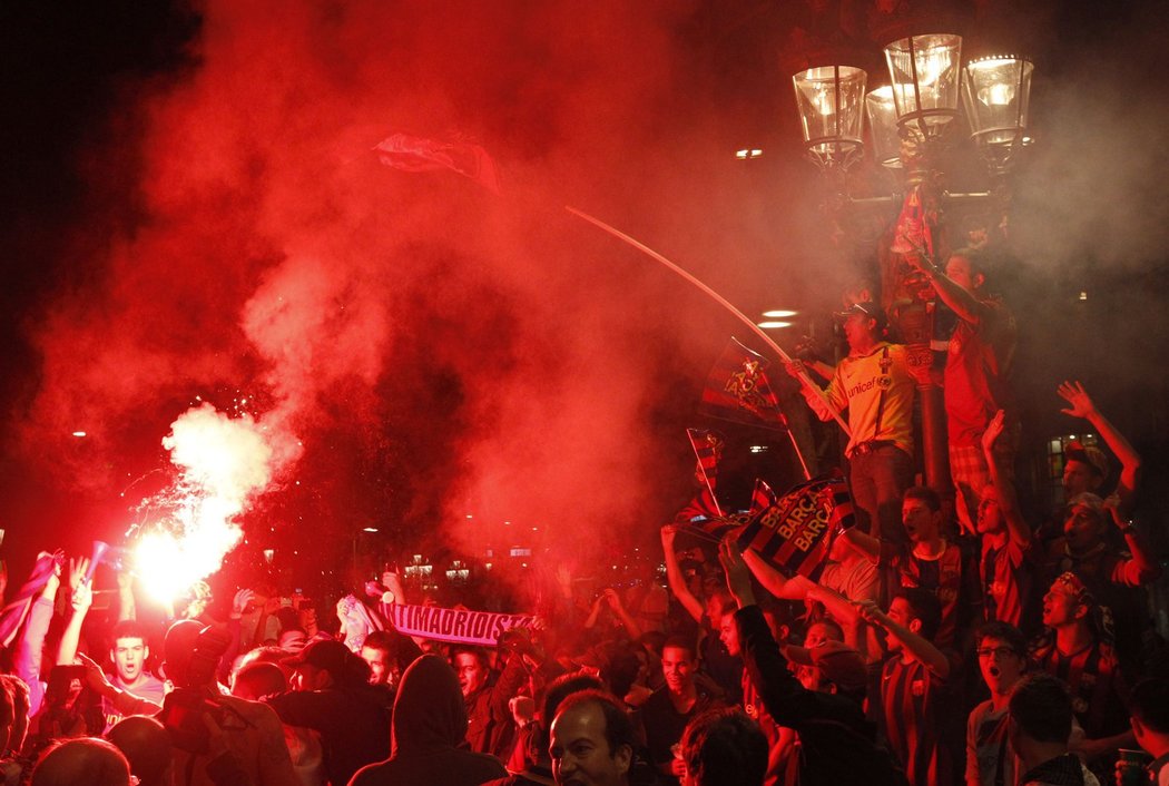 Oslavné petardy při oslavách titulu fotbalistů Barcelony