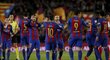 Fotbalisté Barcelony se radují po vstřelené brance do sít Gijónu