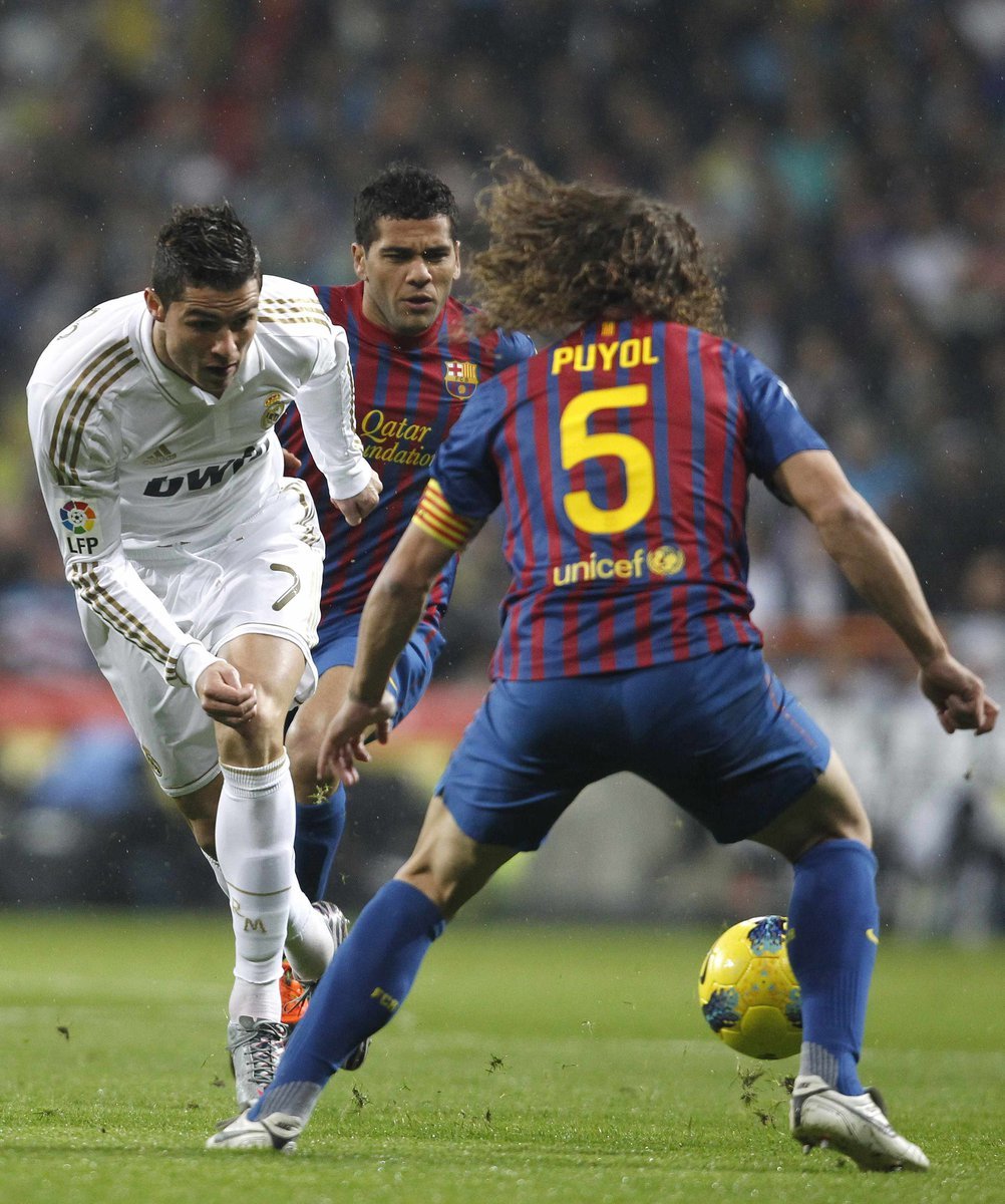 Ronaldo v jednom z mnoha soubojů s Puyolem