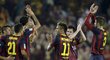 Fotbalisté Barcelony děkují fanouškům po vítězném El Clásiku