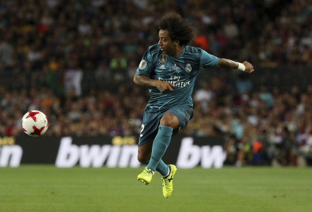 Marcelo během utkání s Barcelonou