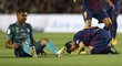 Zraněný Lionel Messi po srážce s Casemirem
