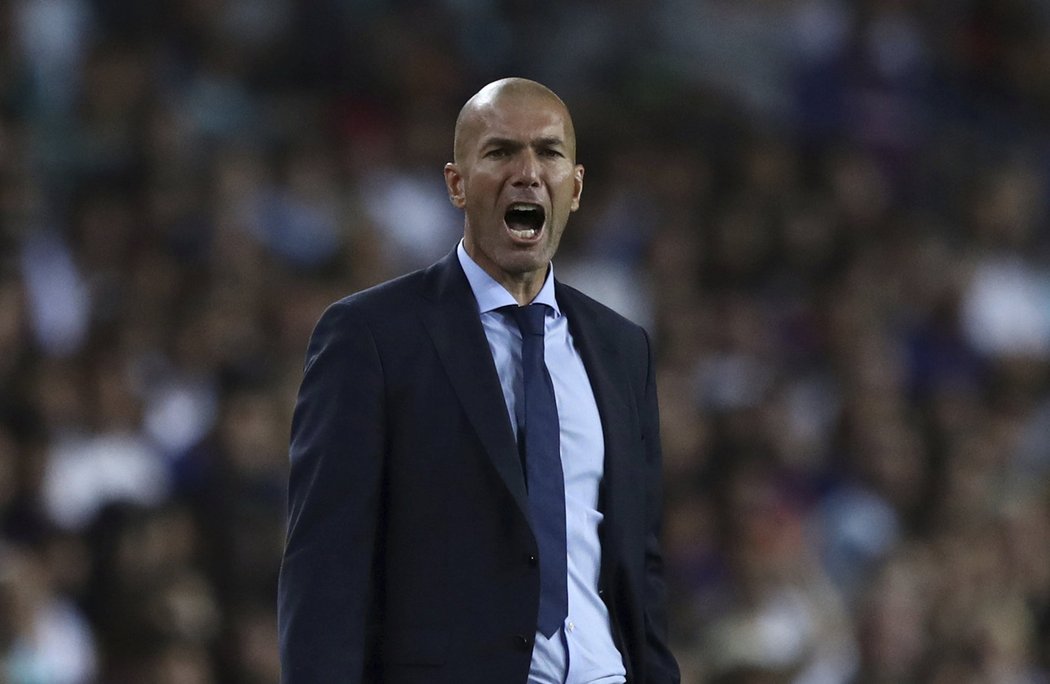 Kouč Realu Madrid Zinedine Zidane v utkání proti Barceloně