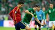 Pique si hlídá hvězdu Irů Keana na mistrovství Evropy 2012