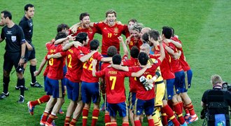 Iniesta, Xavi a spol. dál kralují fotbalu. Kdo může Španěly zastavit?