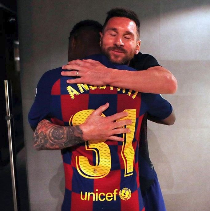 Anssumane Fati se po svém debutu v A-týmu Barcelony dočkal pochvaly od Lionela Messiho