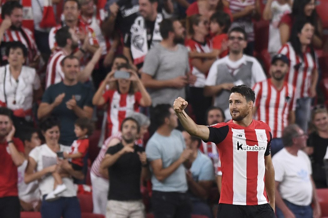 Aritz Aduriz sestřelil Barcelonu parádními nůžkami