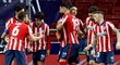 Fotbalisté Atlétika se radují z vítězného gólu Luise Suáreze