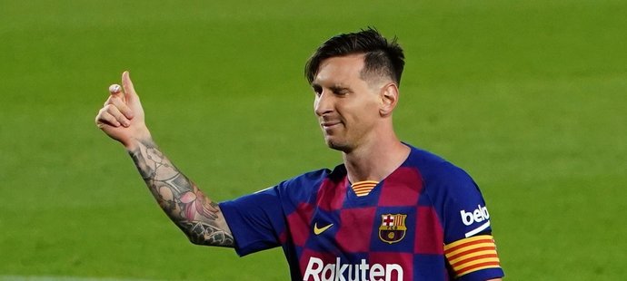 Kapitán Barcelony Lionel Messi poté, co proti Atlétiku vstřelil svou 700 soutěžní branku v kariéře