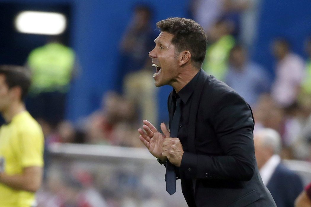 Trenér Atlétika Diego Simeone při utkání s Deportivem Alavés