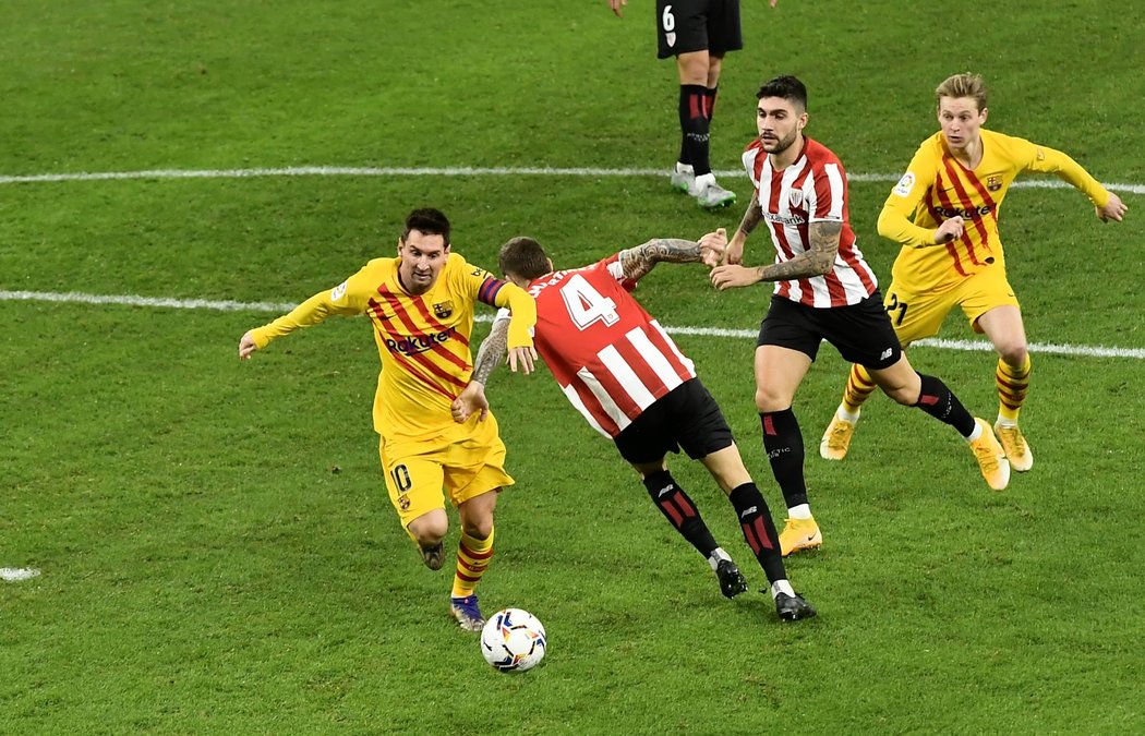 Fotbalisté Barcelony i díky dvěma gólům Lionela Messiho zvítězili na hřišti Athletiku Bilbao 3:2