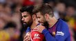 Útočník Atlétika Diego Costa a obránce Barcelony Gerald Pique