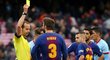 Obránce Barcelony si vykoledoval žlutou kartu a musel skousnout druhou ztrátu v řadě