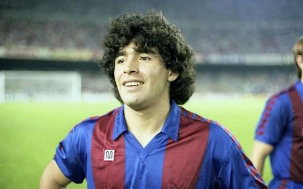 Diego Maradona vyměnil Barcelonu za Neapol Diego Maradona vyměnil Barcelonu za Neapol