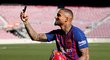 Ghanský záložník Kevin-Prince Boateng je prvotřídní showman, což ukázal i na oficiálním představení na stadionu Barcelony