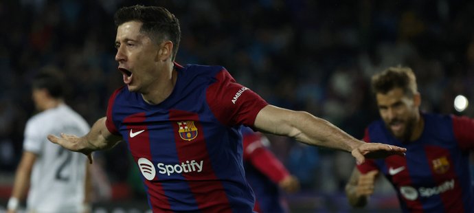 Barcelona otočila duel s Valencií, Lewandowski stihl hattrick za poločas