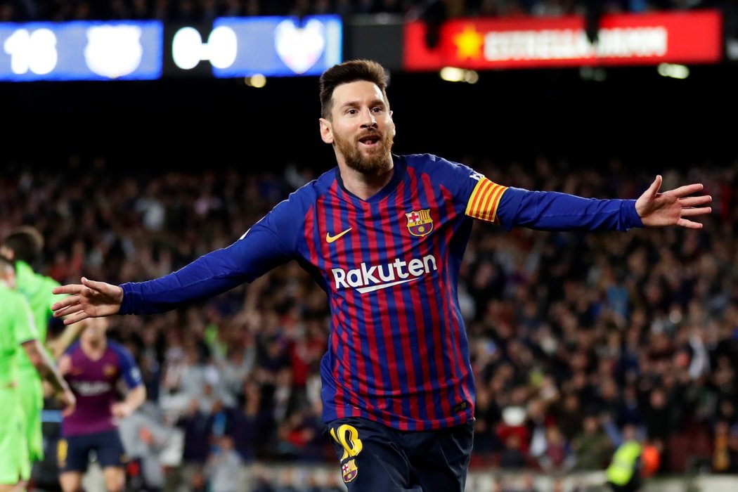 Hvězdný kanonýr Lionel Messi oslavuje gól do sítě Levante, jímž rozhodl celý duel