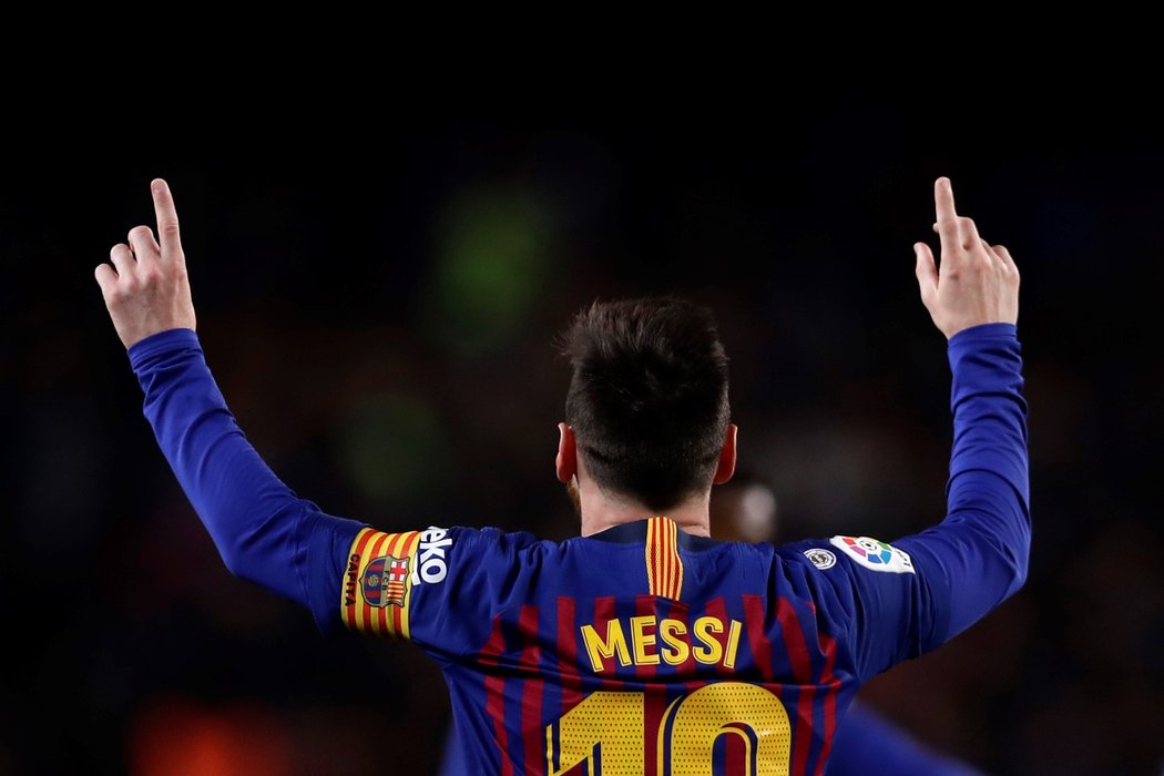 Hvězdný kanonýr Lionel Messi oslavuje gól do sítě Levante, jímž rozhodl celý duel