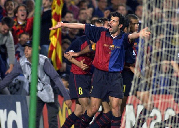 Luis Figo opustil Barcelonu a šel do týmu největšího rivala, Realu Madrid Luis Figo opustil Barcelonu a šel do týmu největšího rivala, Realu Madrid