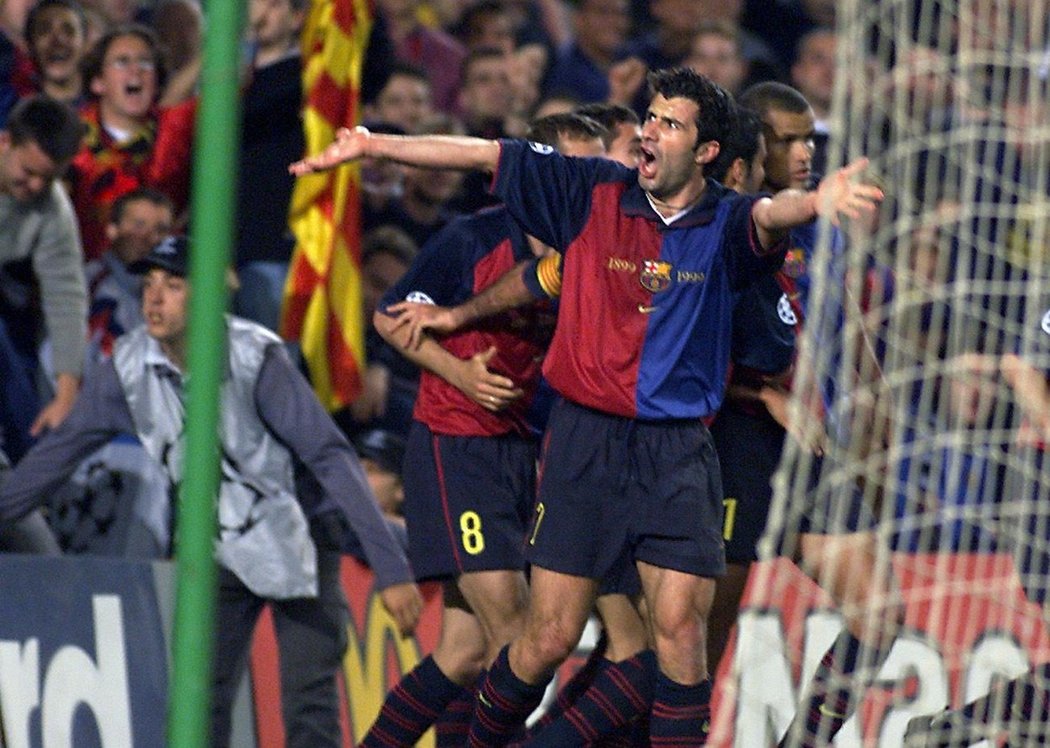 Luis Figo opustil Barcelonu a šel do týmu největšího rivala, Realu Madrid