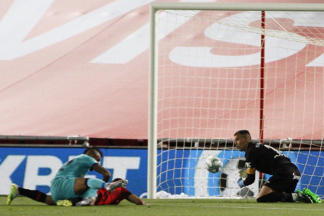 První gól po restartu dal hned ve druhé minutě Arturo Vidal