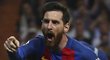 Lionel Messi slaví vítězství proti věčnému rivalovi Realu Madrid