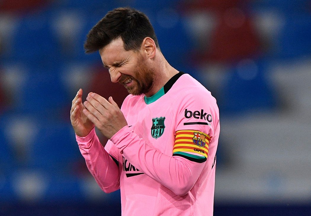 Zklamaný Lionel Messi po ztrátě Barcelony