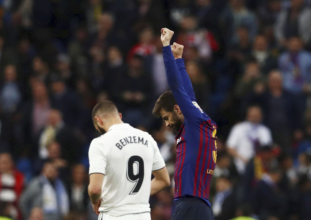 Gerard Piqué slaví, Karim Benzema může jen svěsit hlavu