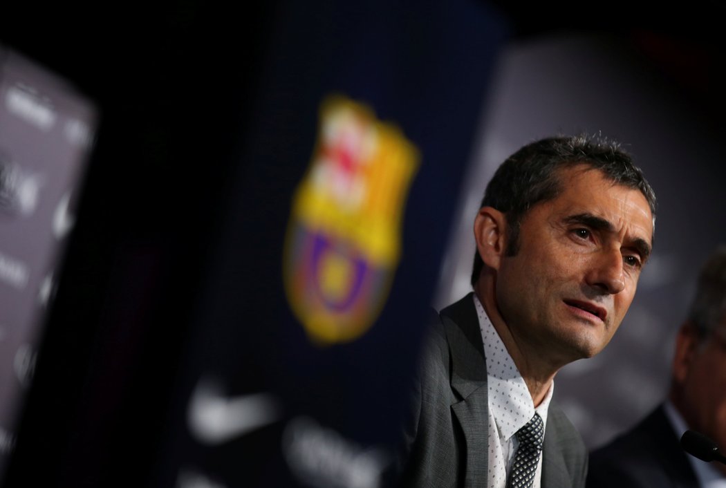 Barcelona a Ernesto Valverde. Toto spojení už oficiálně platí