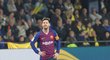 Lionel Messi vyhlíží rozehrávku po inkasované brance v utkání s Villarrealem