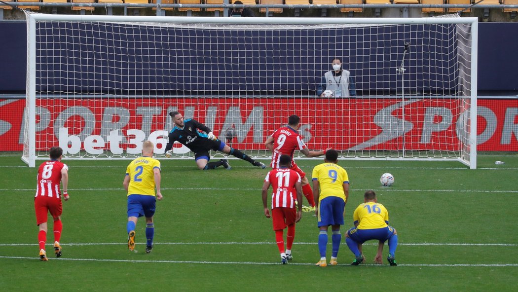 Druhou trefu v utkání zaznamenal Luis Suárez z penalty, na začátku druhého poločasu zvyšoval na 3:1