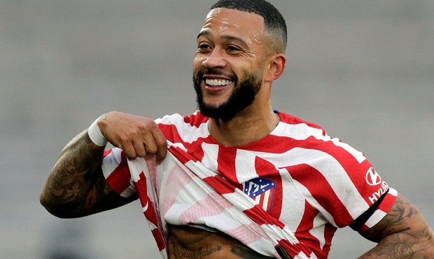 Depay poprvé pálil za Atlético, vystřelil výhru. Tři body slaví i Barcelona