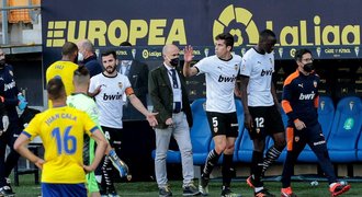 Atlético prohrálo v Seville. Valencie protestovala po rasismu na hřišti