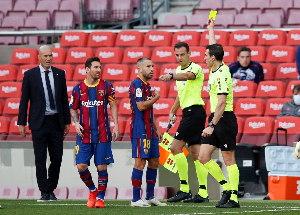 Barcelona si po sobotním El Clásiku stěžuje na rozhodčí